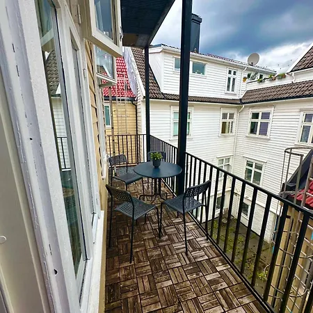 Koselig Bygårdsleilighet I Sentrum Leilighet *